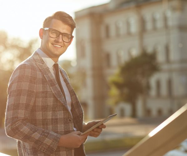 successful-businessman-outdoors-1920x1280